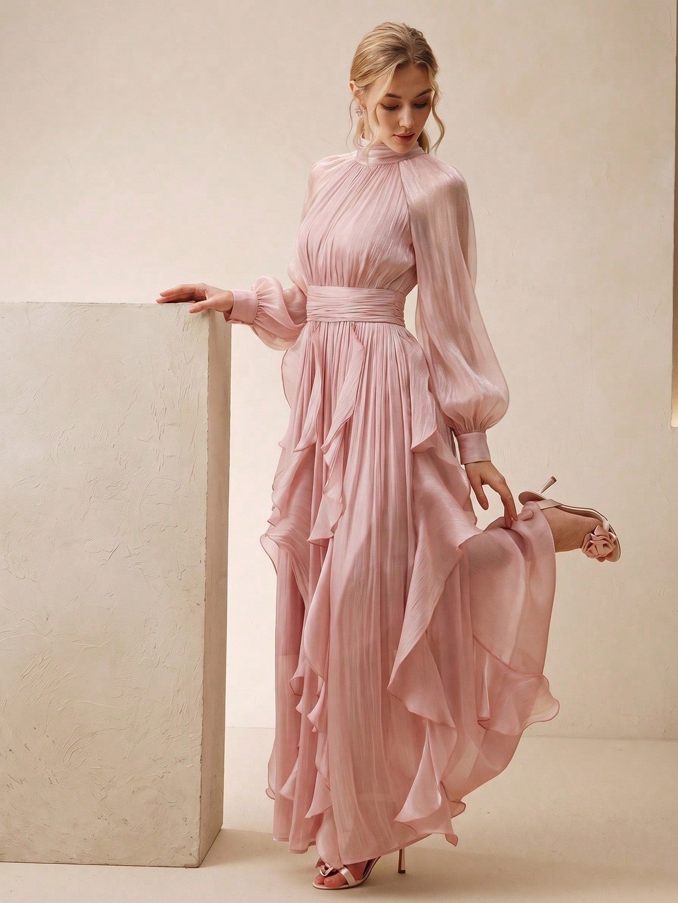 ELLA | Robe élégante à col montant et volants