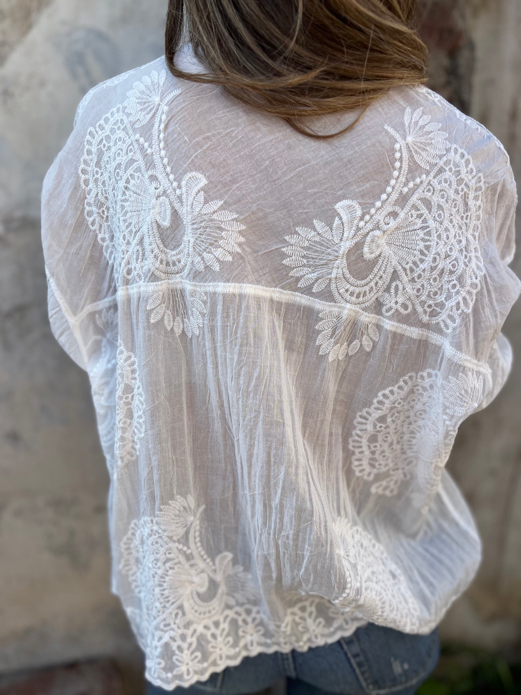 Audette - Blouse Élégante en Dentelle Brodée