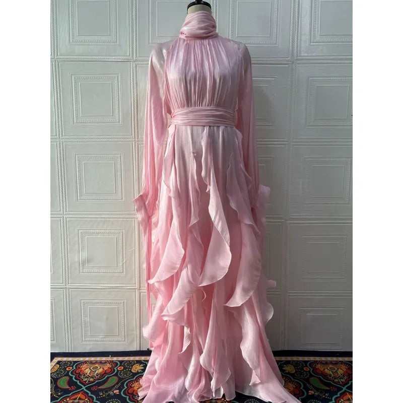 ELLA | Robe élégante à col montant et volants