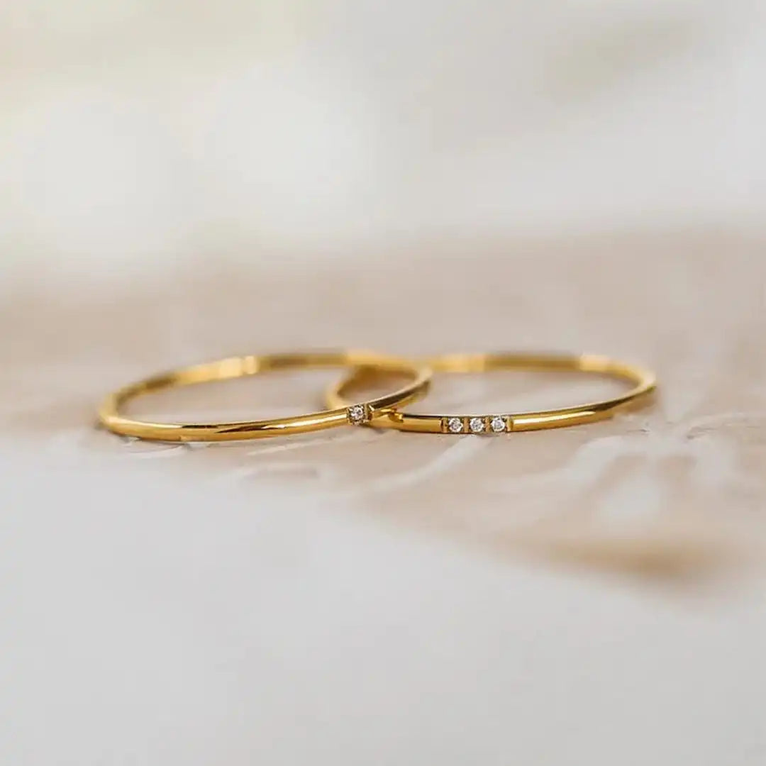 Bague Empilable Délicate à Trois Pierres
