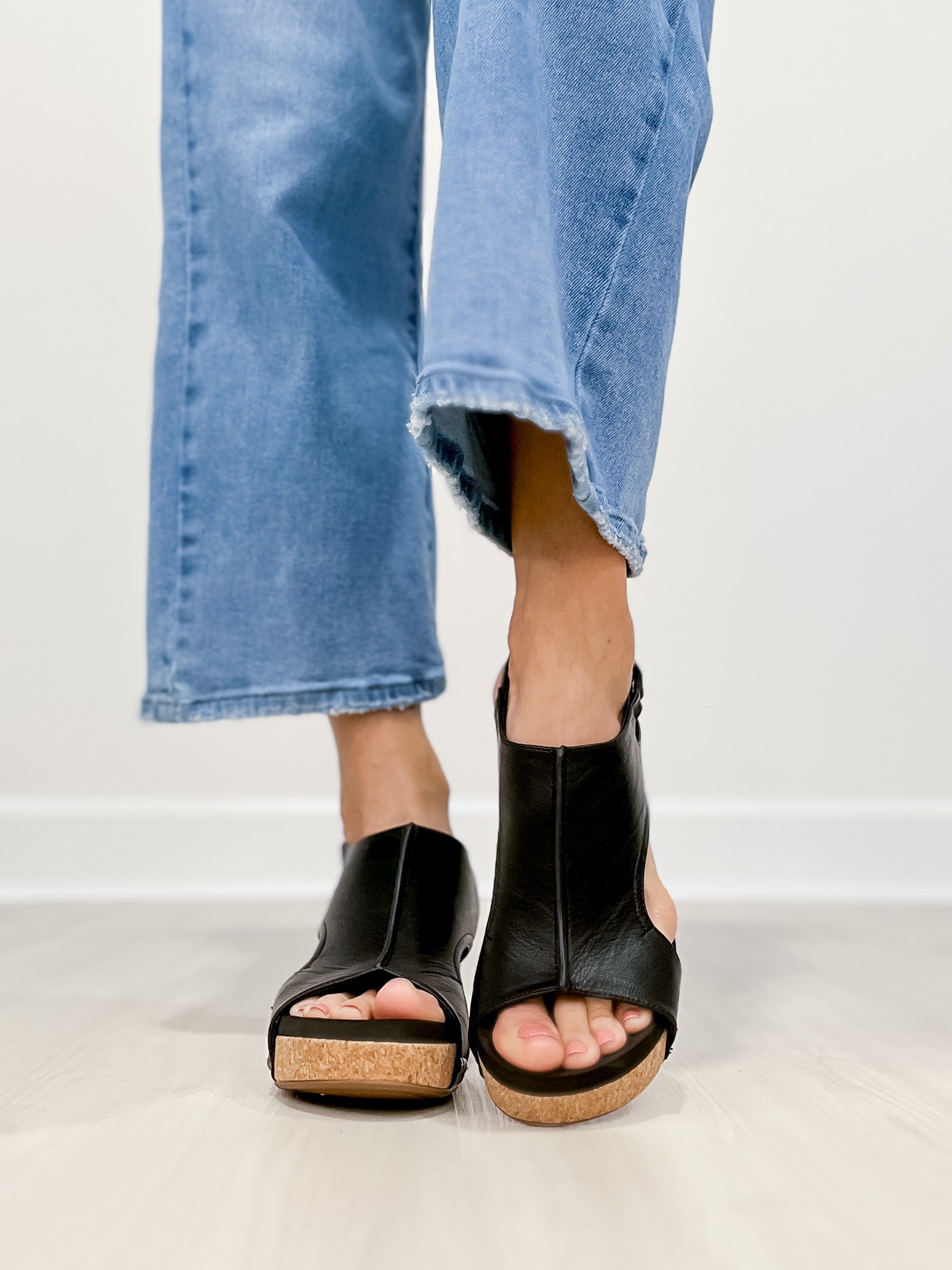 BRIELLAE | Sandalette à talon compensé