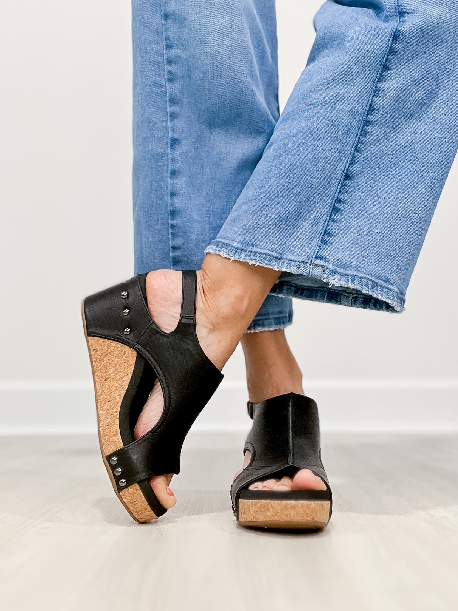BRIELLAE | Sandalette à talon compensé