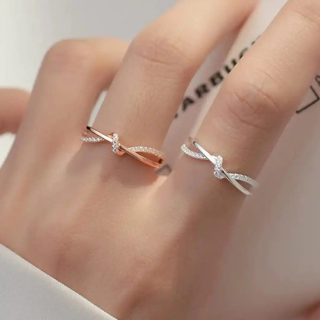 Bague Classique en Nœud Croisé