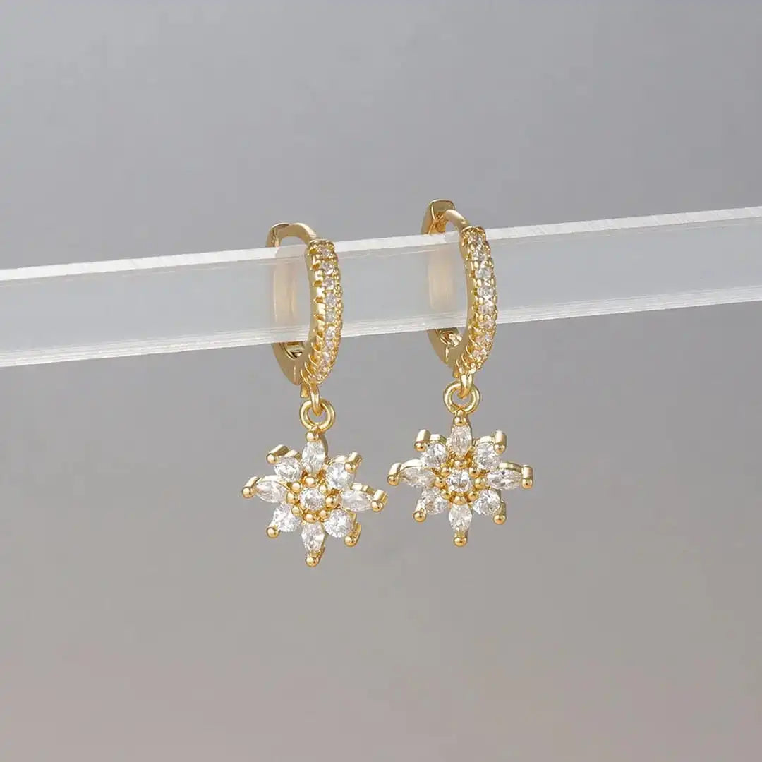 Boucles d'oreilles pendantes en cristal classique en forme de flocon de neige