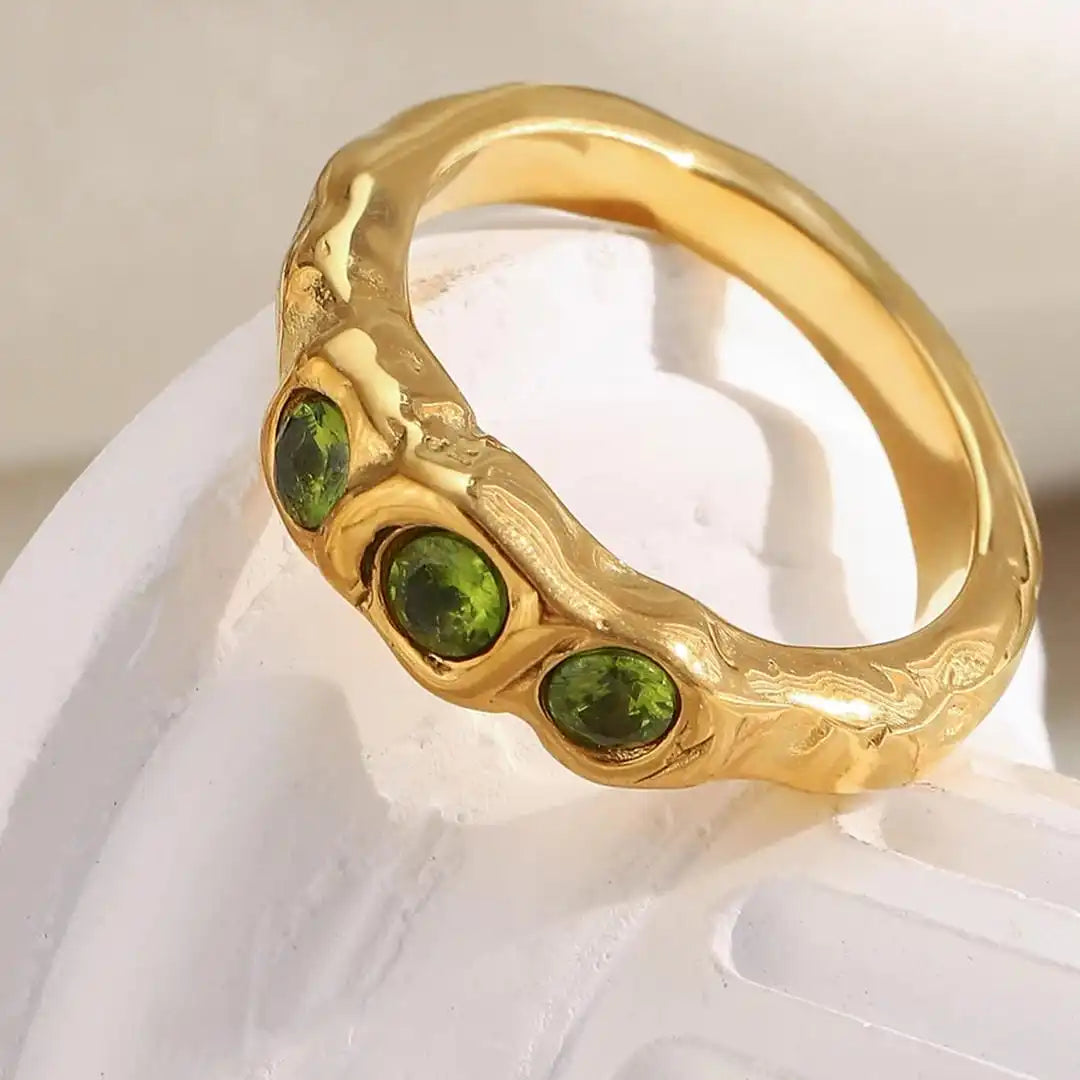 Bague Vintage en Or avec Incrustations de Gemmes