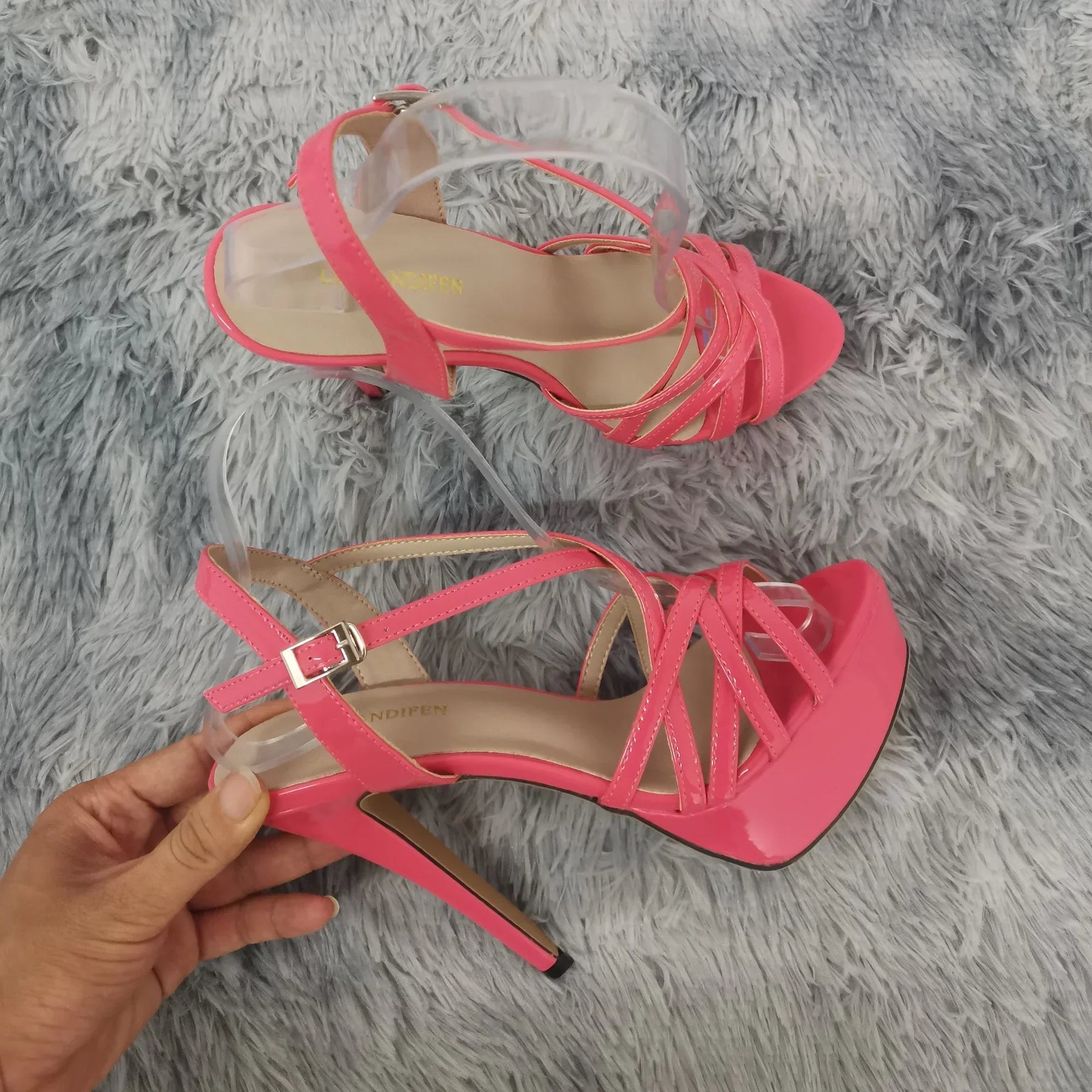SAINT™ | Talons Élégants