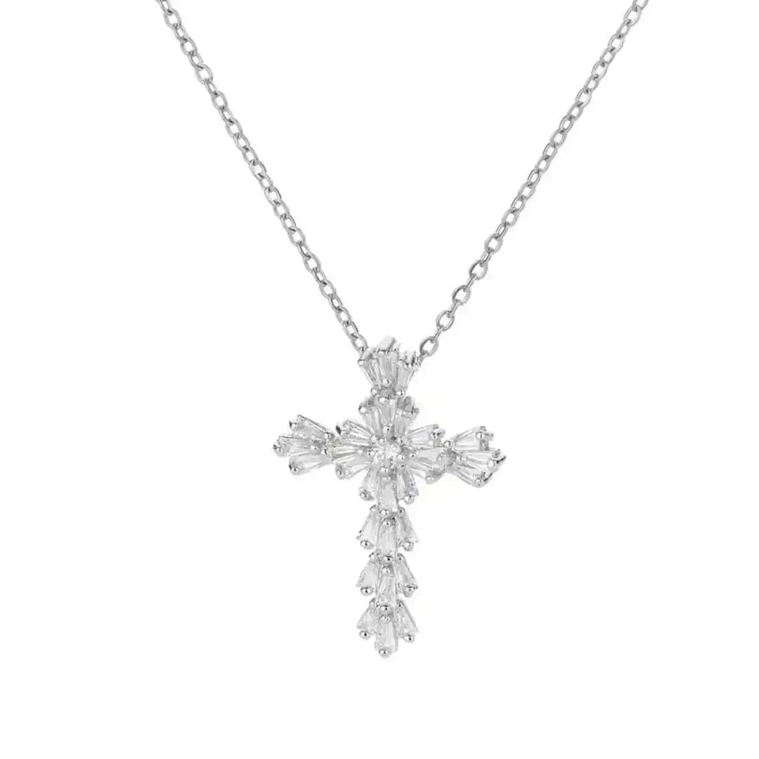 Collier en Croix en Zirconium Argenté Intemporel