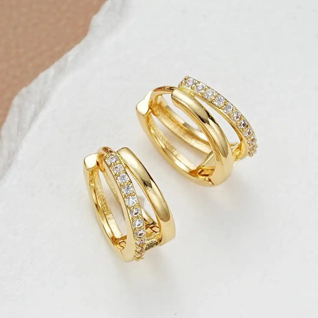 Boucles d'oreilles créoles en zircon doré intemporel