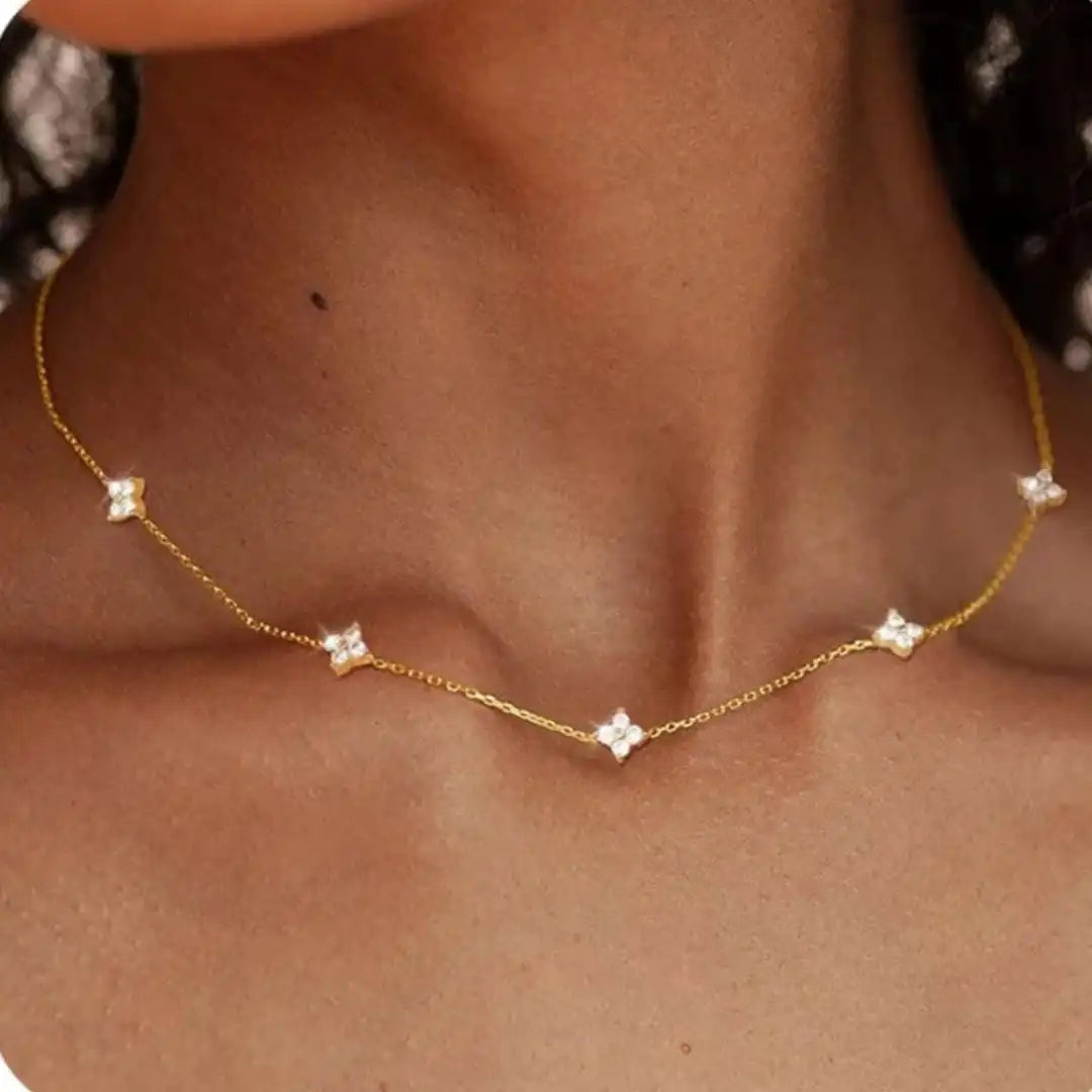 Collier en Zirconia Incrusté de Fleurs Magnifiques