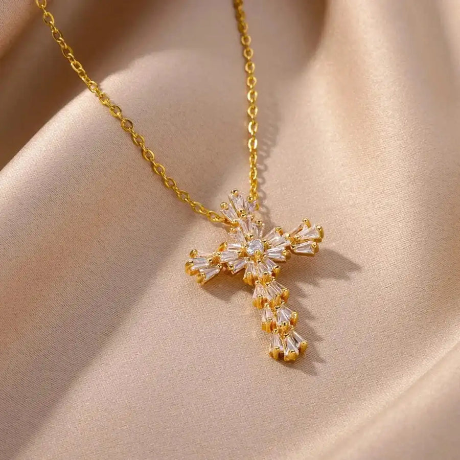 Collier en Croix en Zirconium Argenté Intemporel