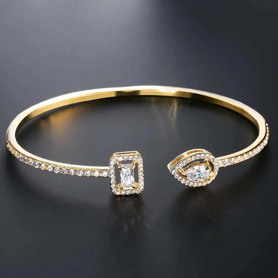 Bracelet ouvert en or à deux pierres