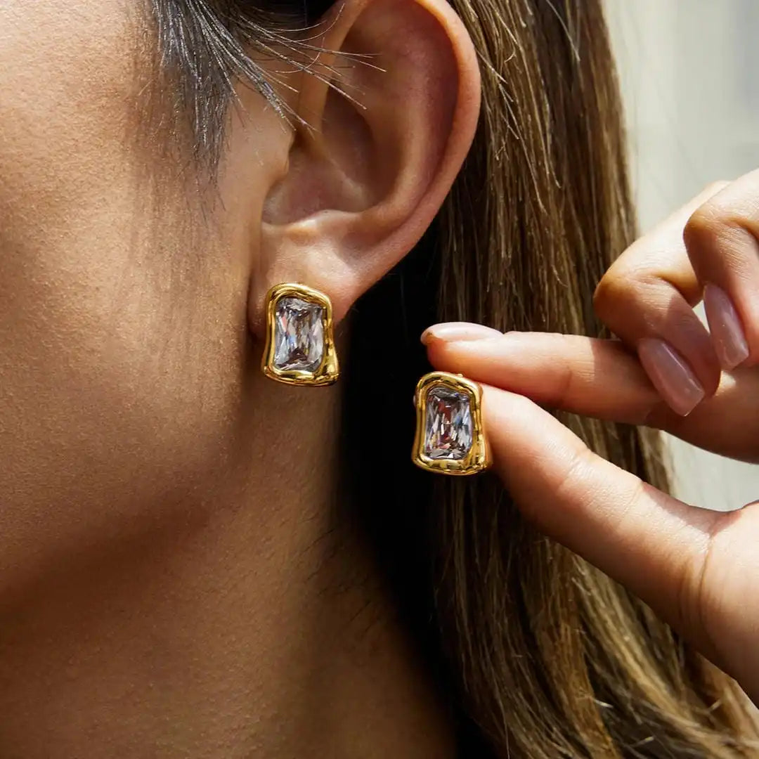 Boucles d'oreilles carrées en zircon doré intemporel