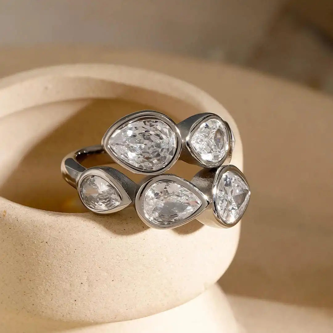 Bague Cluster Goutte d'Eau à Cinq Pierres