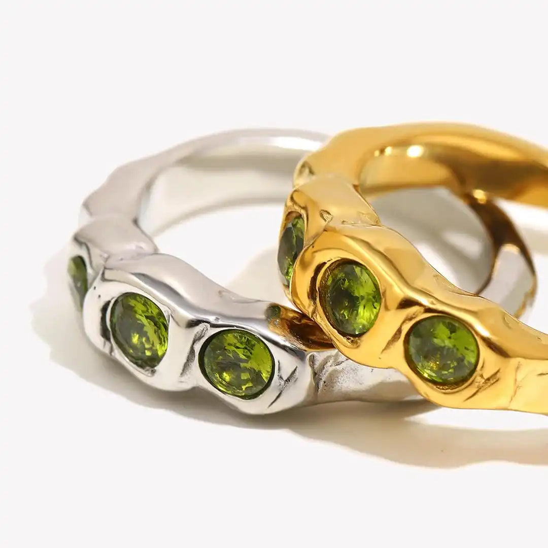 Bague Vintage en Or avec Incrustations de Gemmes