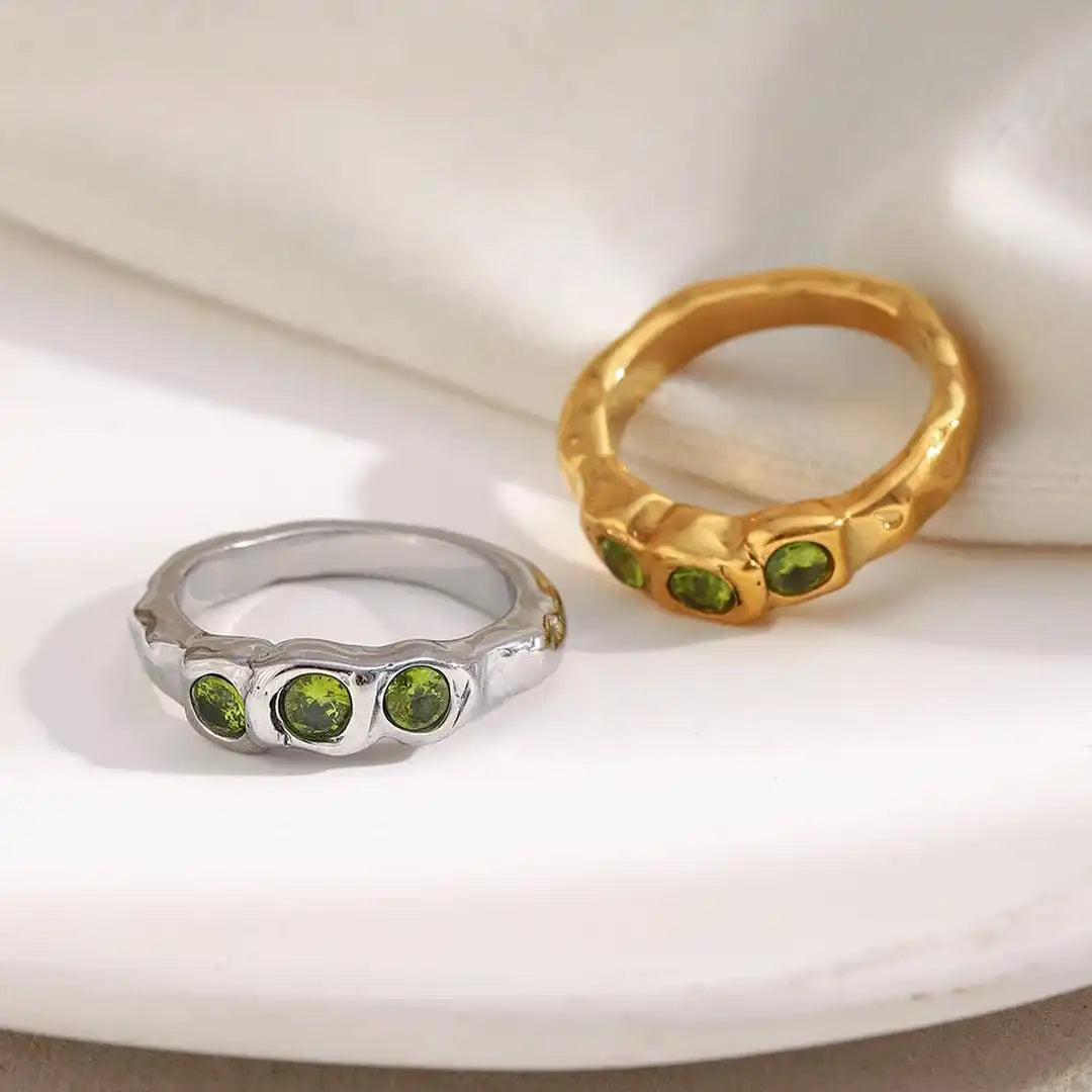 Bague Vintage en Or avec Incrustations de Gemmes