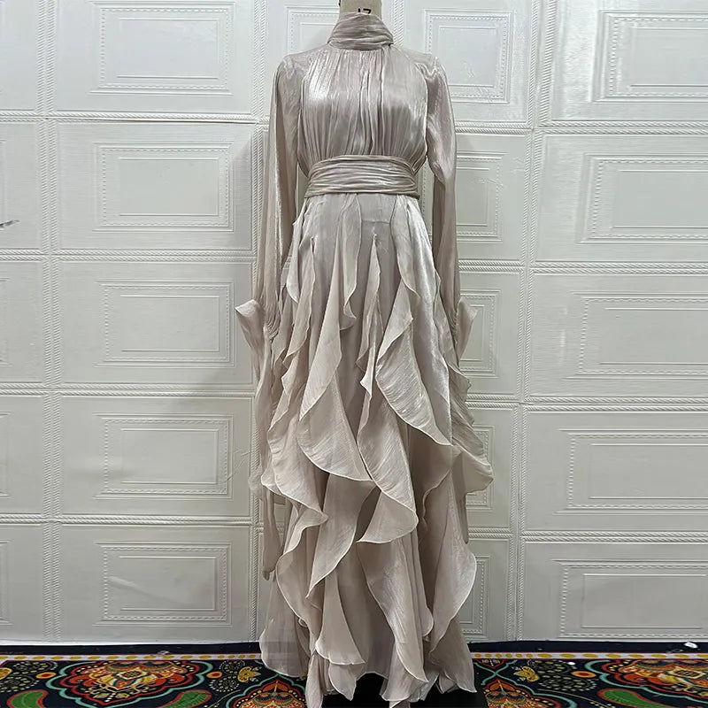 ELLA | Robe élégante à col montant et volants
