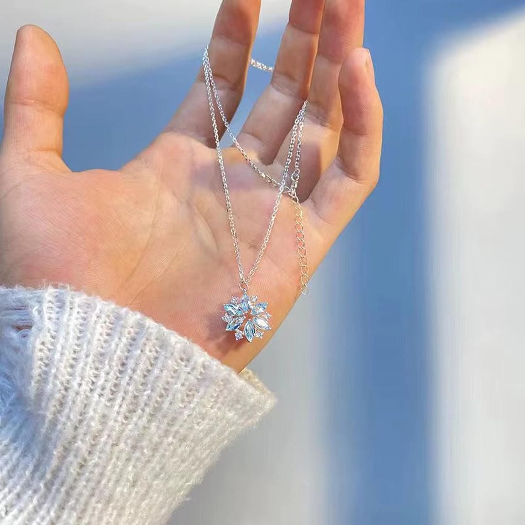 Pendentif en Fleur de Flocon de Neige Bleu en Or Blanc