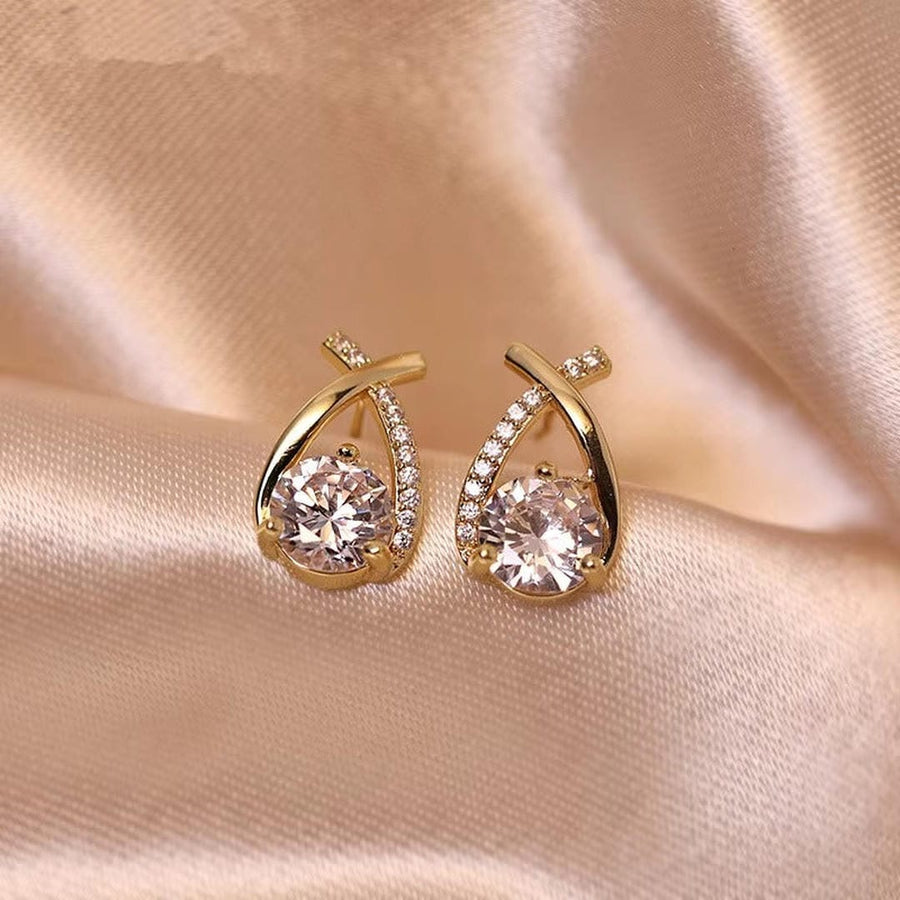 Boucles d'oreilles en cubic en forme de goutte d'eau torsadée de luxe